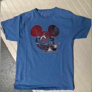 New Jersey Devils x Disney collab T-Shirt baby blue size large vintage RARE